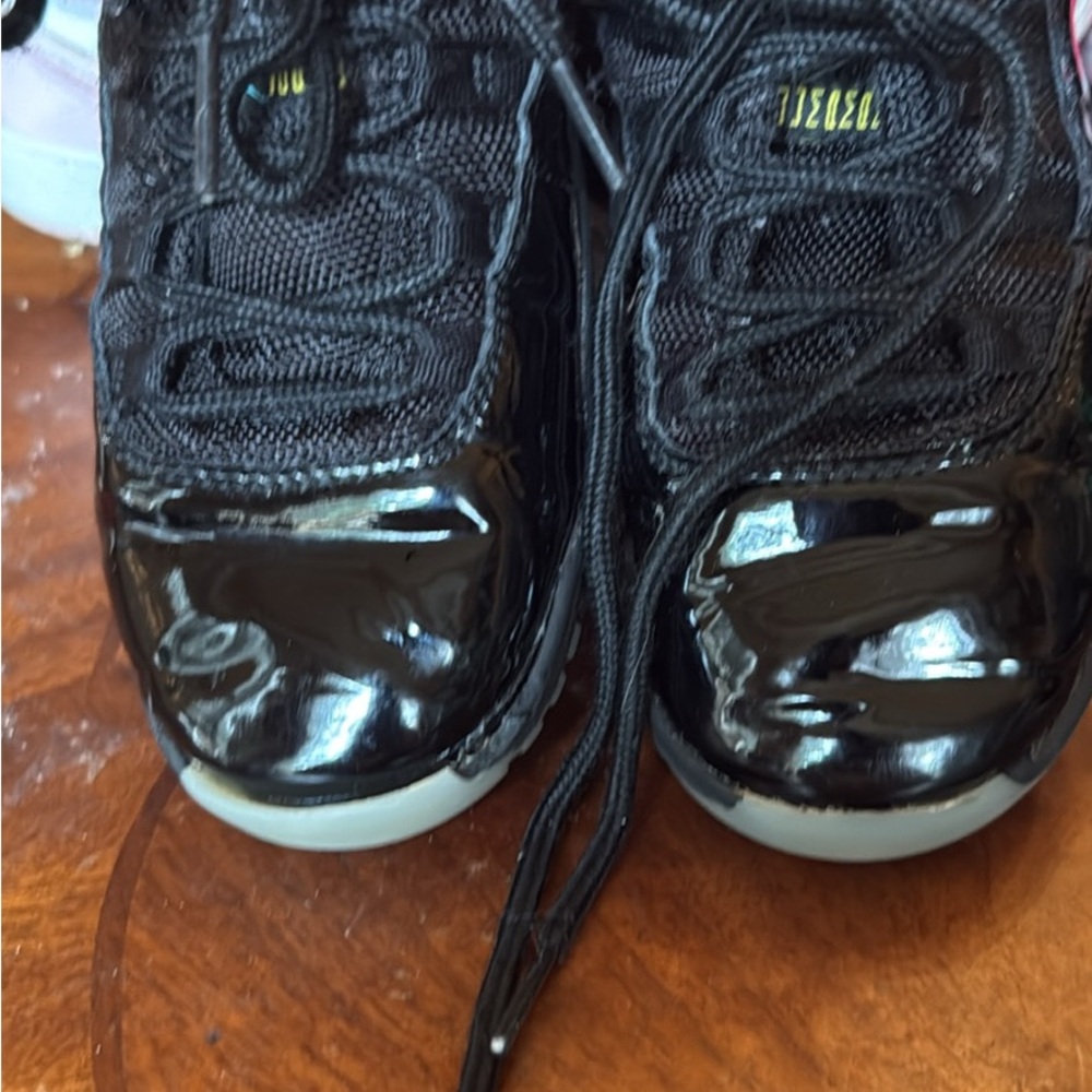 Nike Kids Black and Gold Sneakers - Picture 1 of 3